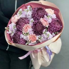 Букет "Софи" из хризантем Бигоуди, диантусов и ароматных маттиол в Фрязино
