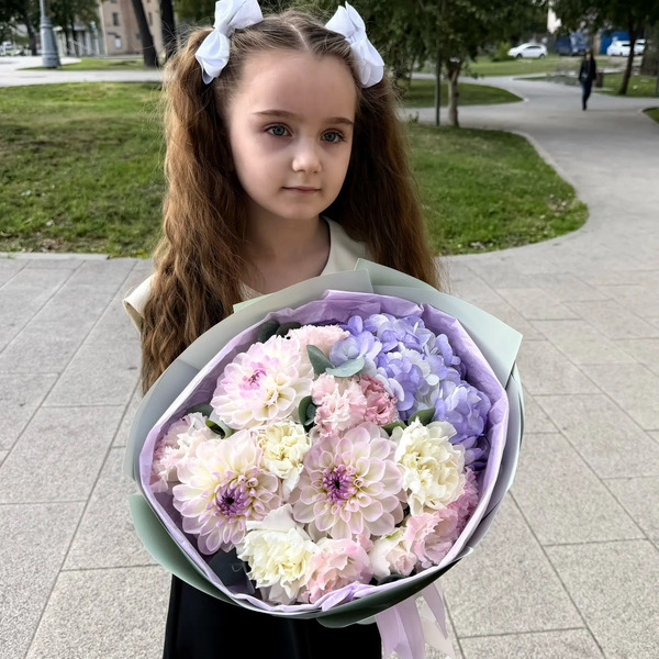 Букет на 1 сентября из сиреневой гортензии и георгин в Фрязино