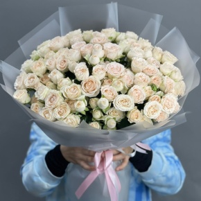 Букет из 35 кремовых кустовых роз (50 см) в Фрязино