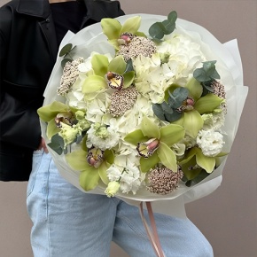 Букет "Эдем" из гортензии, орхидей, эустом, эвкалипта и озатамнуса в Фрязино