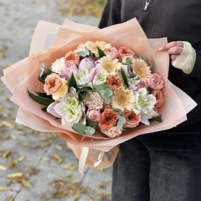 Букет "Лиссабон" из пионовидных роз, поновидных лилий и гербер  в Фрязино