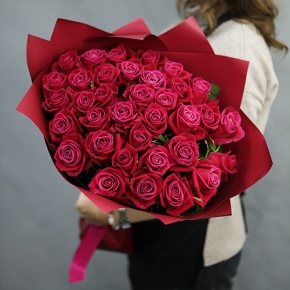 Букет из 35 малиновых роз Шангрила (50 см) в Фрязино