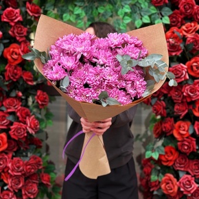 Букет  "Гармония" из 7 хризантем с эвкалиптом в Фрязино