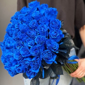 Букет из 51 синей розы Эквадор под ленту (70 см) в Фрязино