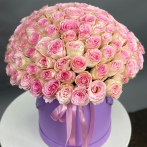 Композиция в шляпной коробке из 151 розы кения в Фрязино