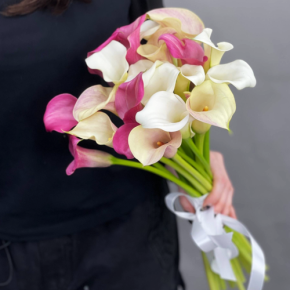 Букет из 21 каллы микс в Фрязино