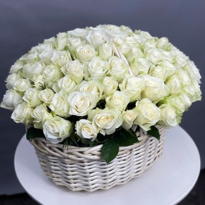101 белая роза в корзине (40 см) в Фрязино