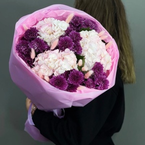Букет "Фиалка" из гортензий и хризантем в Фрязино