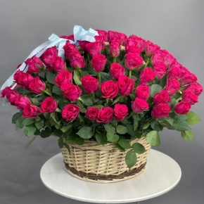 Композиция в корзине из 151 малиновой розы в Фрязино