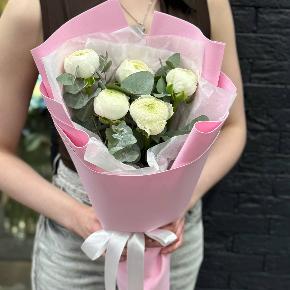 Букет-комплимент из 5 белых ранункулюсов в Фрязино