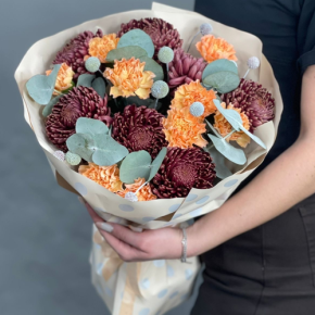 Букет "Персиковый раф" из хризантем Бигоуди, краспедии и диантусов в Фрязино