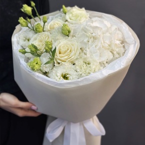 Букет "Нега" из Голландской гортензии, роз и эустом в Фрязино