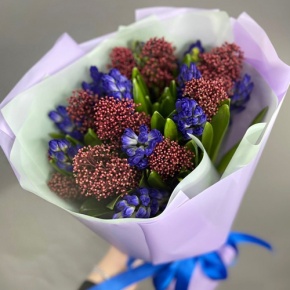 Букет "Твой яркий день" из гиацинтов и скиммии в Фрязино