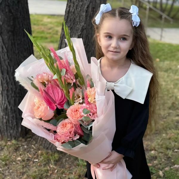Букет на 1 сентября с гладиолусами, розами и антуриумом в Фрязино