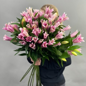 Букет из 17 розовых лилий в Фрязино