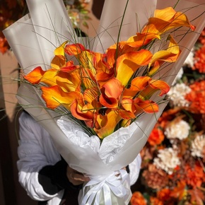 Монобукет из 21 оранжевой каллы в Фрязино