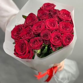 Букетик из 15 красных роз (60 см) в Фрязино