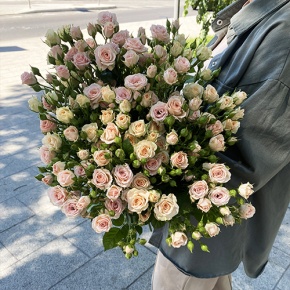 Букет из 31 кустовой розы микс (70 см) в Фрязино