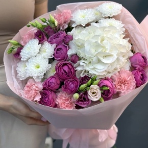 Букет "Вуаль" из хризантемы, кустовых пионовидных роз Мисти Баблз, диантусов, Голландской гортензии и эустом в Фрязино