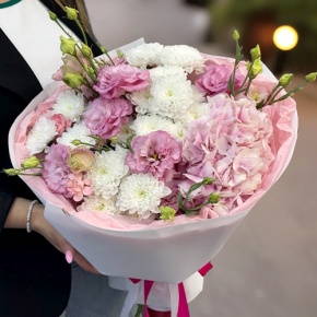 Букет "Табу" из хризантемы, Голландской гортензии и эустомы в Фрязино