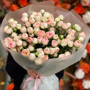 Букет из 35 нежных кустовых роз (40 см) в Фрязино