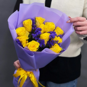 Букет "Лейкерс" из лимонных роз и статицы в Фрязино