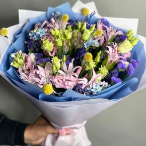 Букет "Загадка вечности" из гиацинтов, нерине, тюльпанов и оксипеталума в Фрязино