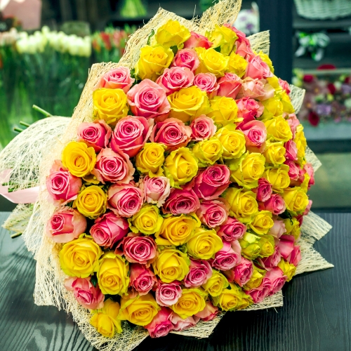 Букет из 101 розовой и лимонной розы (50 см) в Фрязино