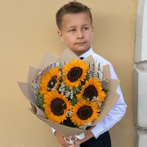 Букет на 1 сентября из 5 подсолнухов и лимониума в Фрязино