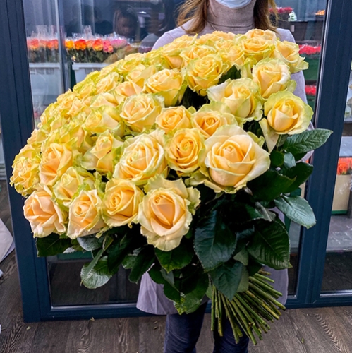 75 роз Аваланж (70 см) в Фрязино