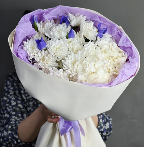 Букет "Грация" из ирисов, гортензии и кустовых хризантем в Фрязино