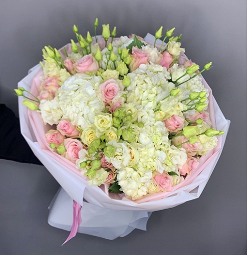 Букет "София" из гортензий, эустом и роз в Фрязино