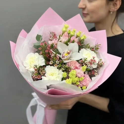 Букет с королевской орхидеей, диантусами, эустомой и шамелациумом в Фрязино
