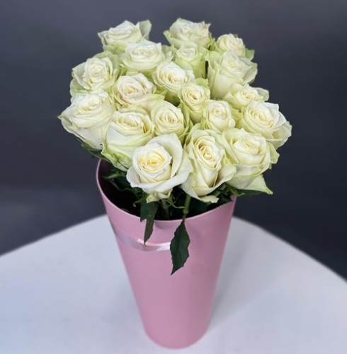 19 белых роз Кения в конусе в Фрязино